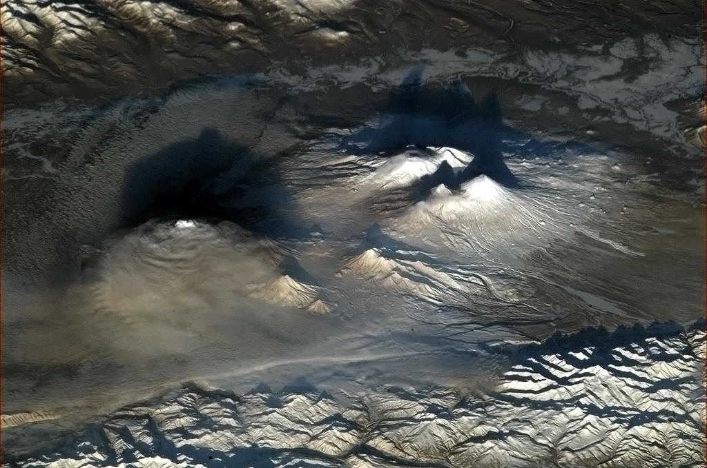 Astronaut Snaps Amazing Photo of Volcanoes from Space